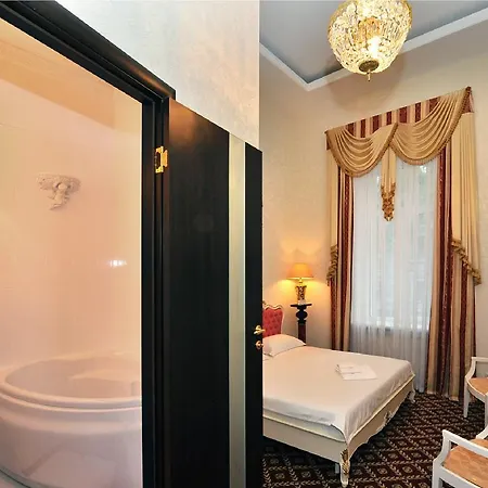 Hotel Queen Valery 3*