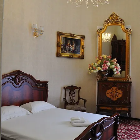 Queen Valery Hotel