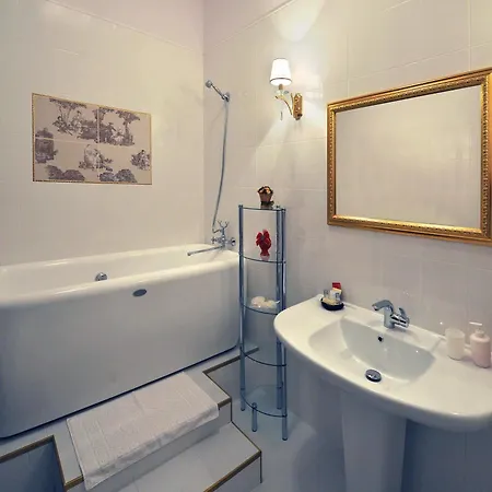 Hotel Queen Valery 3*