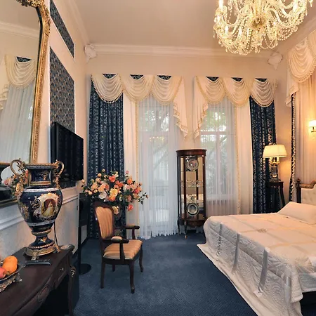 Queen Valery Hotel