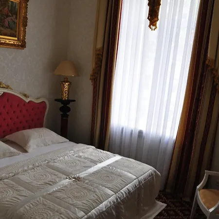 Hotell Queen Valery 3*