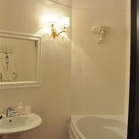 Queen Valery Hotel