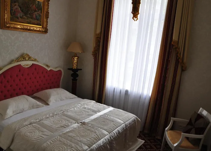 Hotel Queen Valery 3*