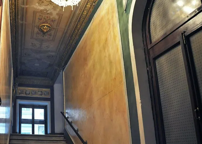 Hotel Queen Valery 3*